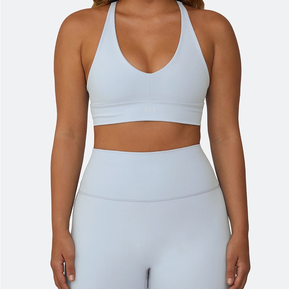 SET ACTIVE x Aimee Song - Luxform leggings S & Luxform Racer V bra M - Cielo